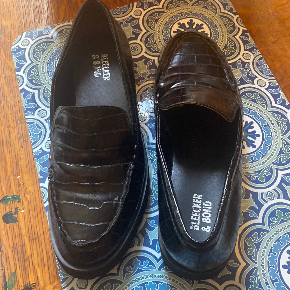 Black loafers, size 7, comfortable and nice to wear with jeans, leggings!!!!